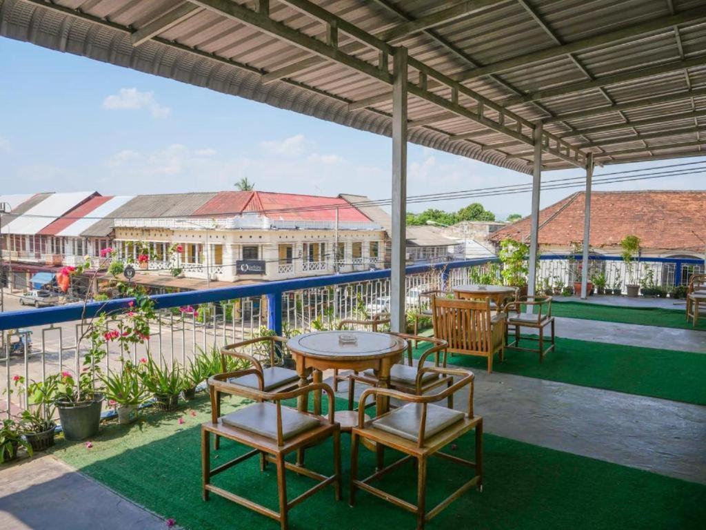Kfg Guesthouse Thakhek Exterior foto
