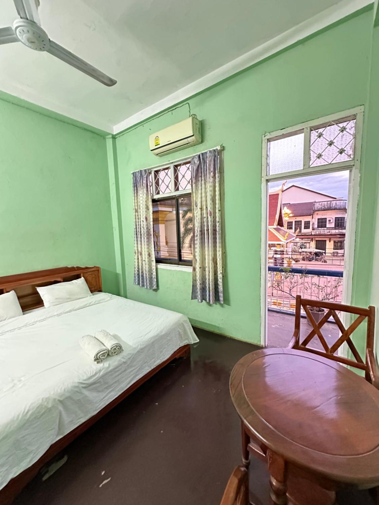 Kfg Guesthouse Thakhek Exterior foto